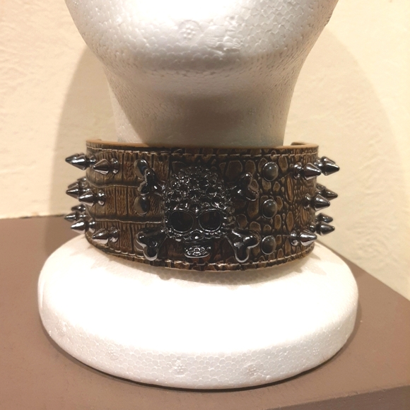 Studded collar - Picture 7 of 14